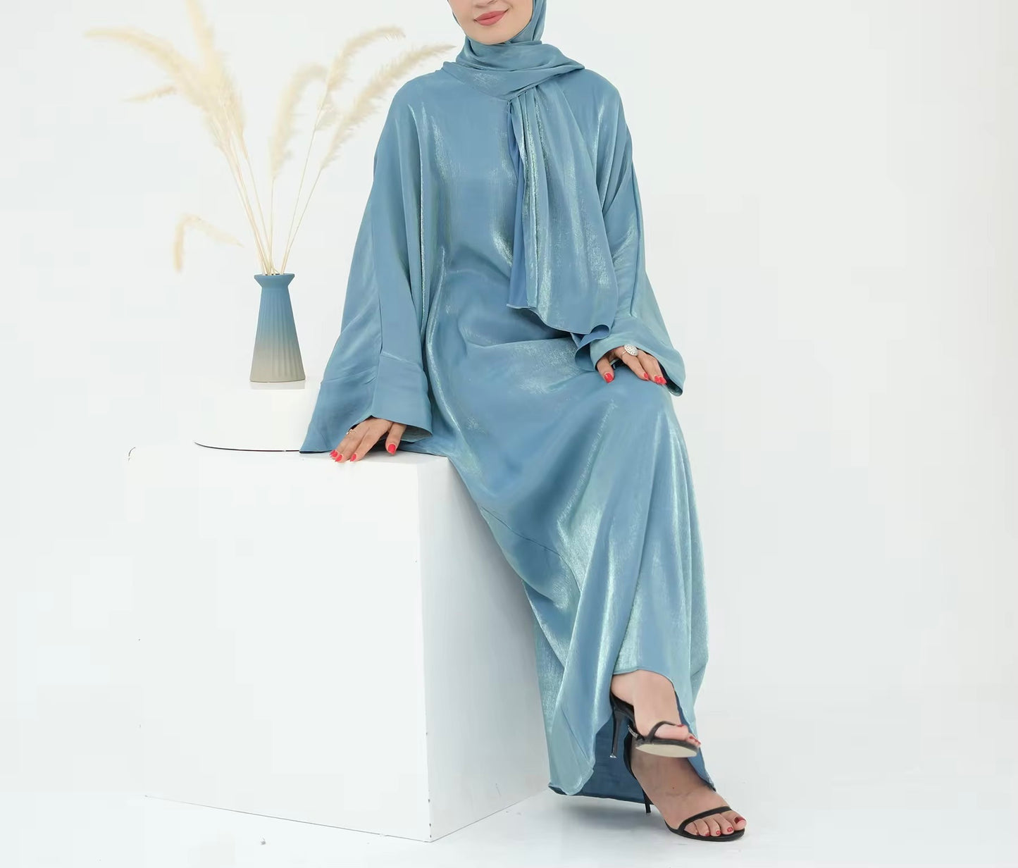 SHINY DALIA Abaya mit integrierten Hijab